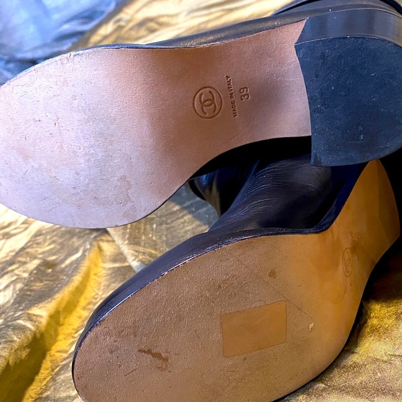 ♥️SOLD♥️AUTH CHANEL CC Logo High Fold Over Runway Butter Lambskin Boots 39 - Picture 5 of 17